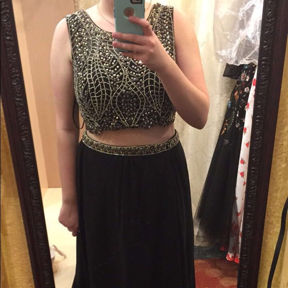 Elegant, Sparkly Prom Dress
